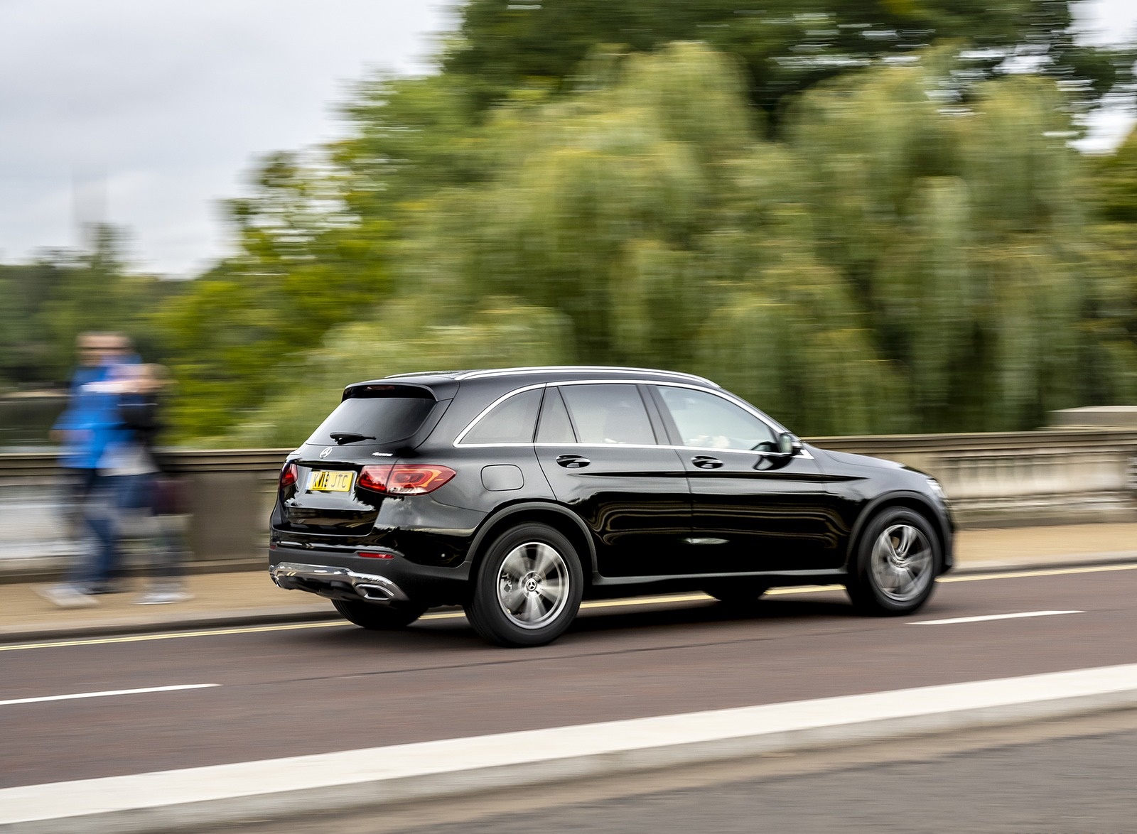 2020 Mercedes-Benz GLC 220d (UK-Spec) Rear Three-Quarter Wallpapers (15)