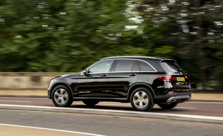 2020 Mercedes-Benz GLC 220d (UK-Spec) Rear Three-Quarter Wallpapers 450x275 (16)