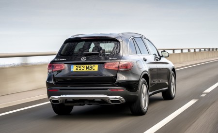 2020 Mercedes-Benz GLC 220d (UK-Spec) Rear Three-Quarter Wallpapers 450x275 (10)