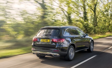 2020 Mercedes-Benz GLC 220d (UK-Spec) Rear Three-Quarter Wallpapers 450x275 (17)