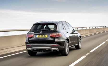 2020 Mercedes-Benz GLC 220d (UK-Spec) Rear Three-Quarter Wallpapers 450x275 (11)