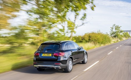 2020 Mercedes-Benz GLC 220d (UK-Spec) Rear Three-Quarter Wallpapers 450x275 (19)