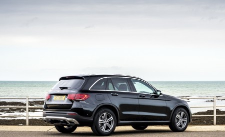 2020 Mercedes-Benz GLC 220d (UK-Spec) Rear Three-Quarter Wallpapers 450x275 (32)