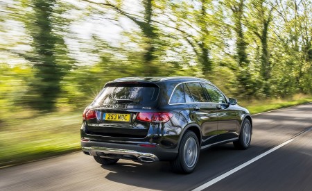 2020 Mercedes-Benz GLC 220d (UK-Spec) Rear Three-Quarter Wallpapers 450x275 (21)