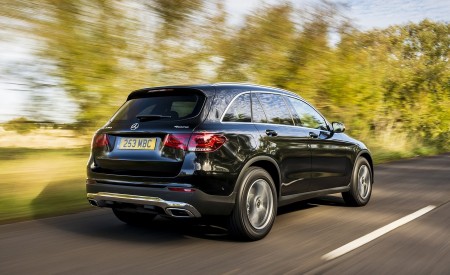 2020 Mercedes-Benz GLC 220d (UK-Spec) Rear Three-Quarter Wallpapers 450x275 (12)