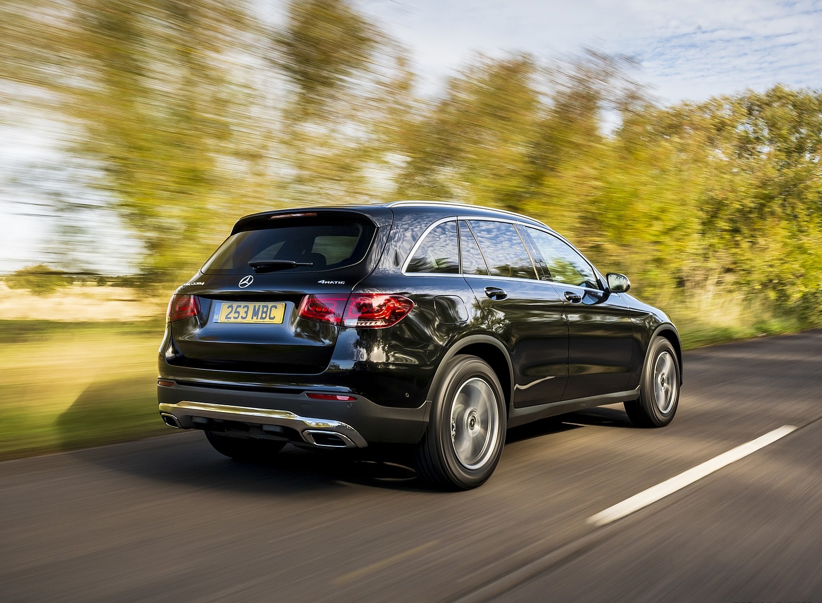 2020 Mercedes-Benz GLC 220d (UK-Spec) Rear Three-Quarter Wallpapers (12)