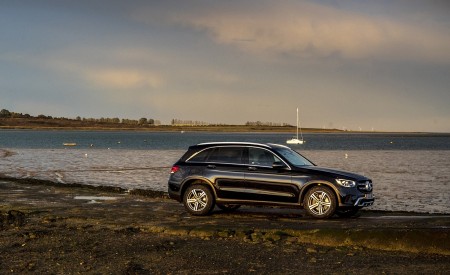 2020 Mercedes-Benz GLC 220d (UK-Spec) Side Wallpapers 450x275 (40)