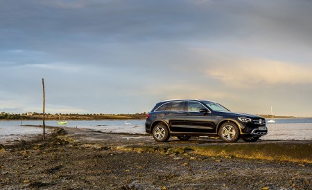 2020 Mercedes-Benz GLC 220d (UK-Spec) Side Wallpapers 450x275 (39)