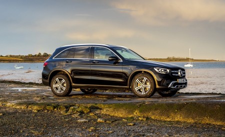 2020 Mercedes-Benz GLC 220d (UK-Spec) Side Wallpapers 450x275 (38)