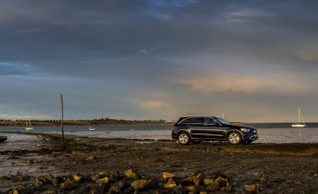 2020 Mercedes-Benz GLC 220d (UK-Spec) Side Wallpapers 450x275 (37)