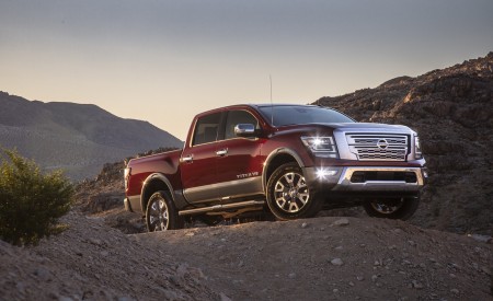 2020 Nissan TITAN SL Front Three-Quarter Wallpapers 450x275 (26)