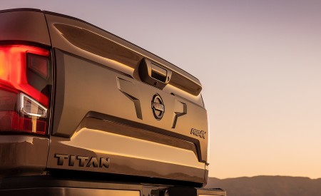 2020 Nissan TITAN PRO 4X Detail Wallpapers 450x275 (26)