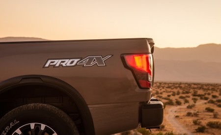 2020 Nissan TITAN PRO 4X Detail Wallpapers 450x275 (21)