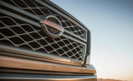 2020 Nissan TITAN PRO 4X Grill Wallpapers 450x275 (20)