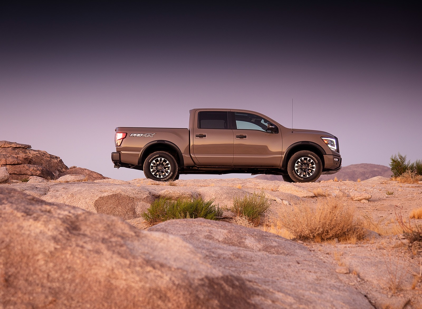 2020 Nissan TITAN PRO 4X Side Wallpapers (13)