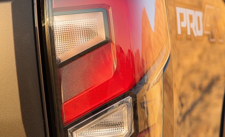 2020 Nissan TITAN PRO 4X Tail Light Wallpapers 450x275 (15)