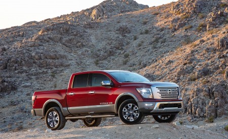 2020 Nissan TITAN Platinum Reserve Front Three-Quarter Wallpapers 450x275 (8)