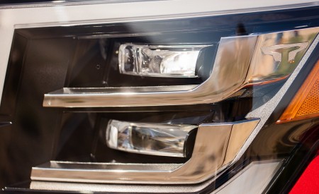 2020 Nissan TITAN Platinum Reserve Headlight Wallpapers 450x275 (10)