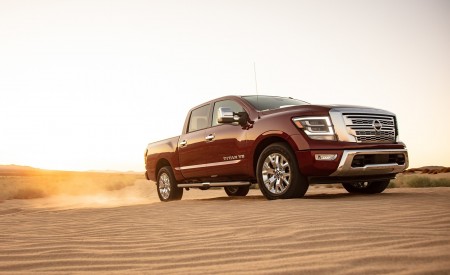 2020 Nissan TITAN SL Front Three-Quarter Wallpapers 450x275 (4)