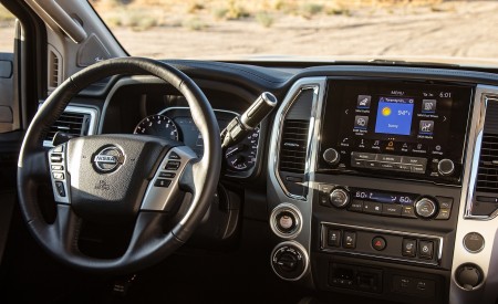 2020 Nissan TITAN SL Interior Wallpapers 450x275 (28)