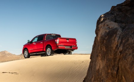 2020 Nissan TITAN SL Rear Three-Quarter Wallpapers 450x275 (11)