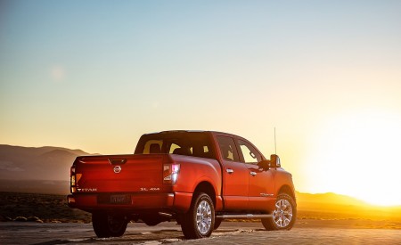 2020 Nissan TITAN SL Rear Three-Quarter Wallpapers 450x275 (5)