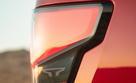 2020 Nissan TITAN SL Tail Light Wallpapers 450x275 (21)