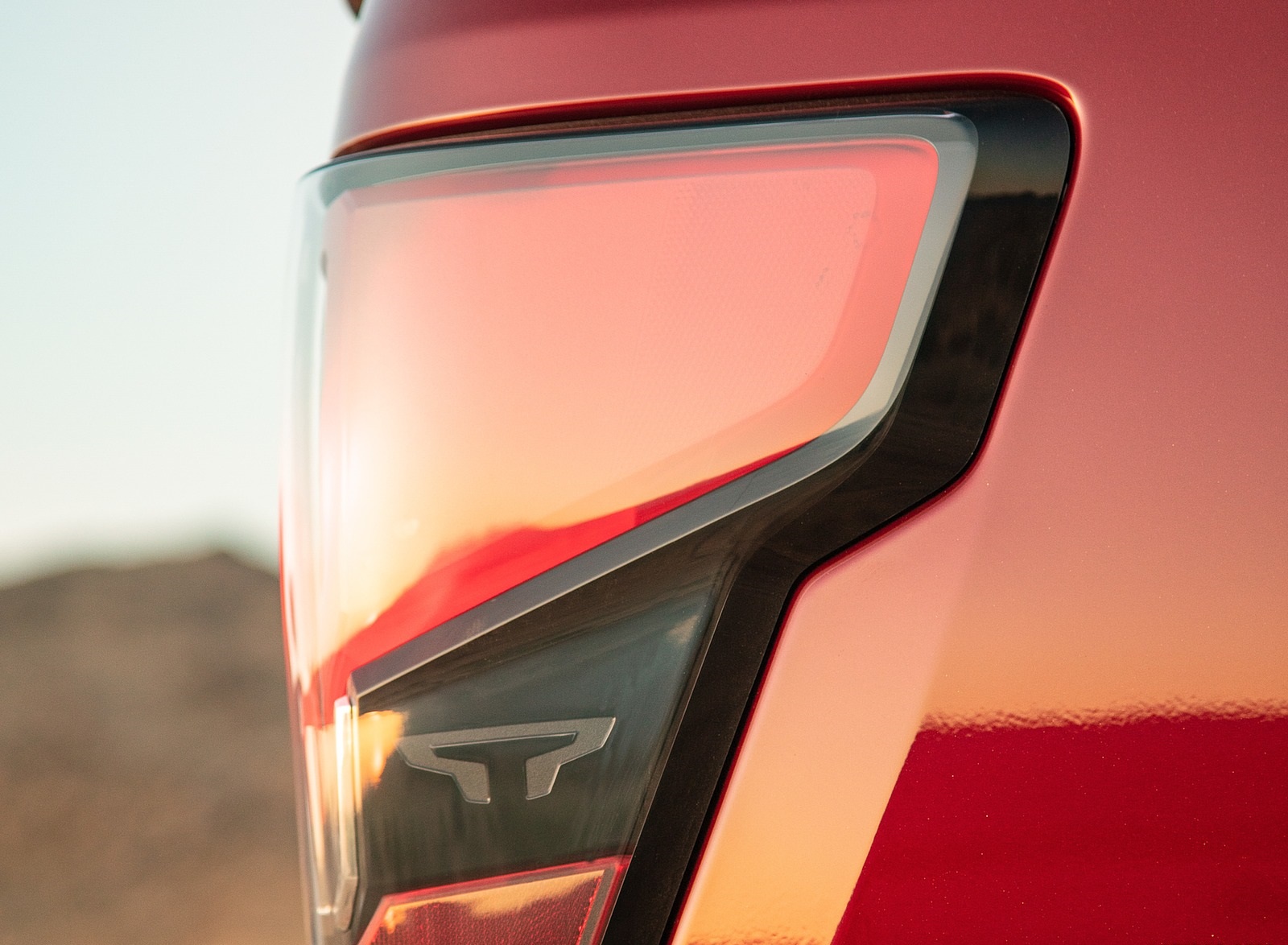 2020 Nissan TITAN SL Tail Light Wallpapers #21 of 30