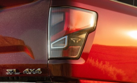 2020 Nissan TITAN SL Tail Light Wallpapers 450x275 (22)