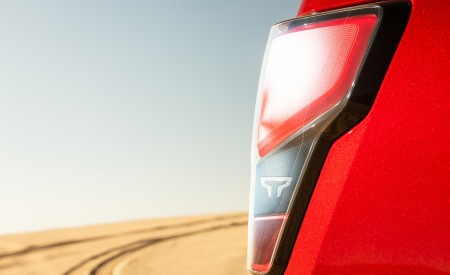 2020 Nissan TITAN SL Tail Light Wallpapers 450x275 (23)