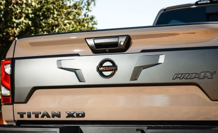 2020 Nissan TITAN XD PRO 4X Detail Wallpapers 450x275 (14)