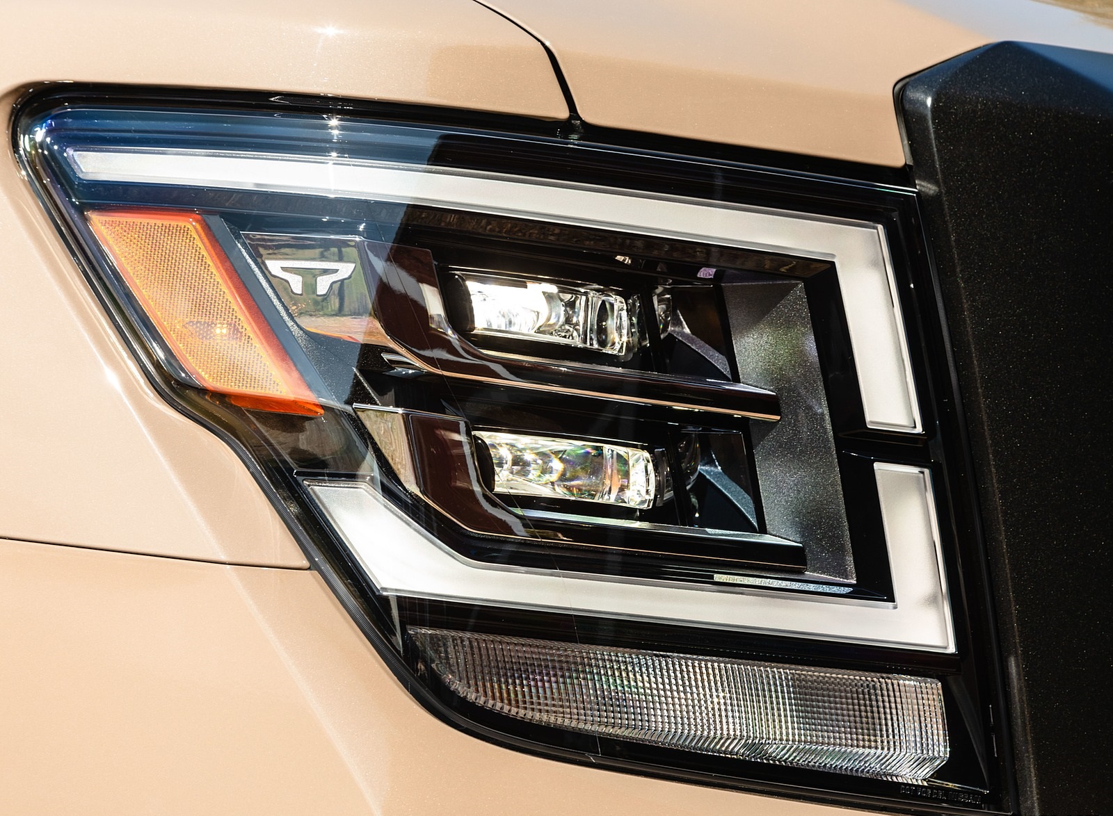 2020 Nissan TITAN XD PRO 4X Headlight Wallpapers (13)