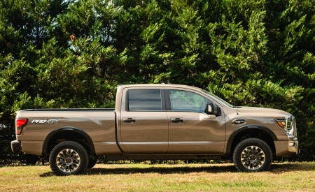 2020 Nissan TITAN XD PRO 4X Side Wallpapers 450x275 (7)
