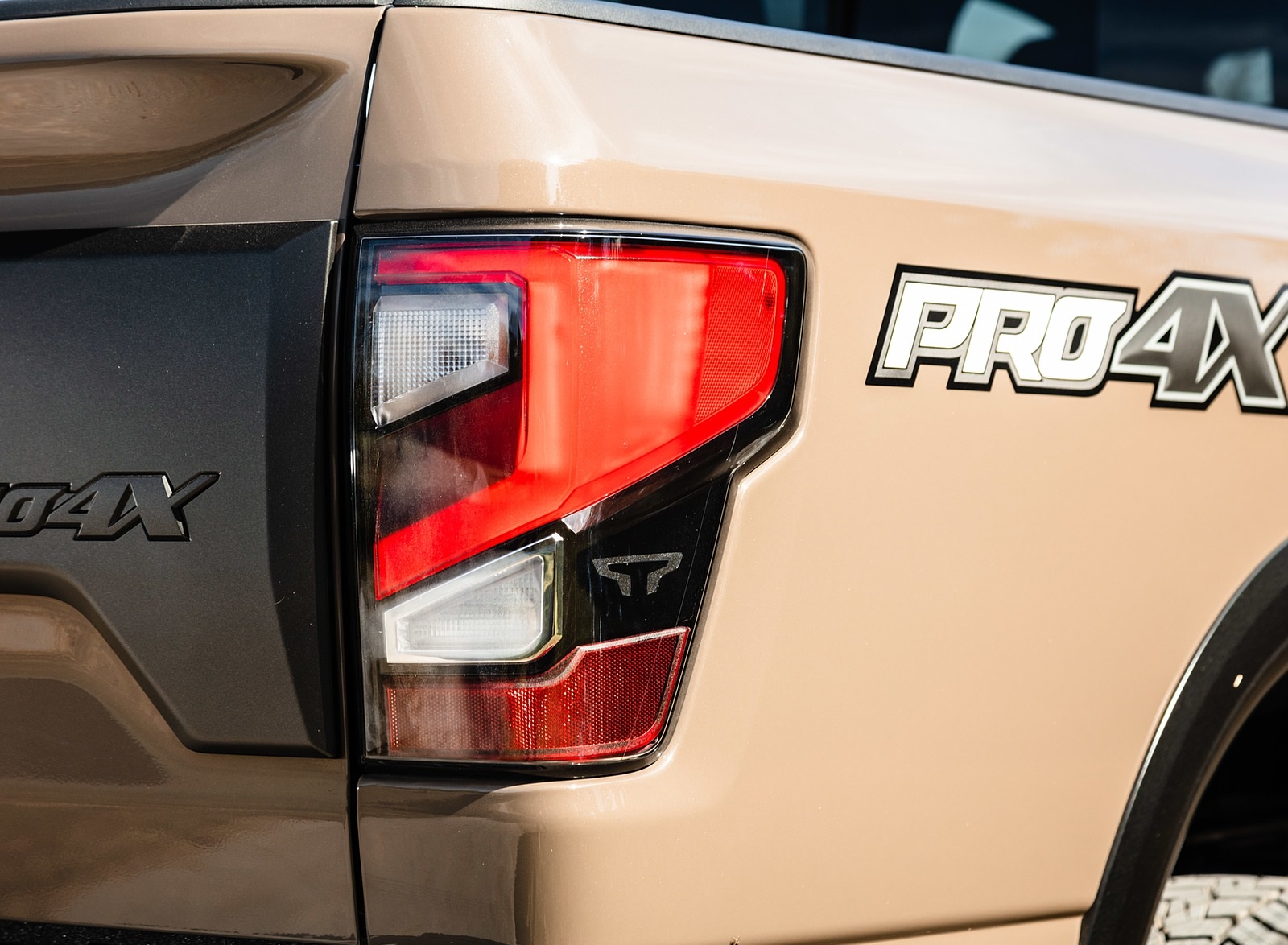 2020 Nissan TITAN XD PRO 4X Tail Light Wallpapers (11)