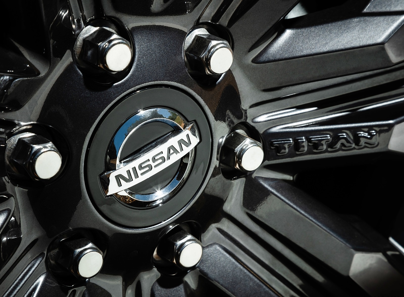2020 Nissan TITAN XD Platinum Reserve Detail Wallpapers #8 of 29