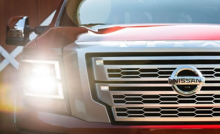 2020 Nissan TITAN XD Platinum Reserve Headlight Wallpapers 450x275 (15)
