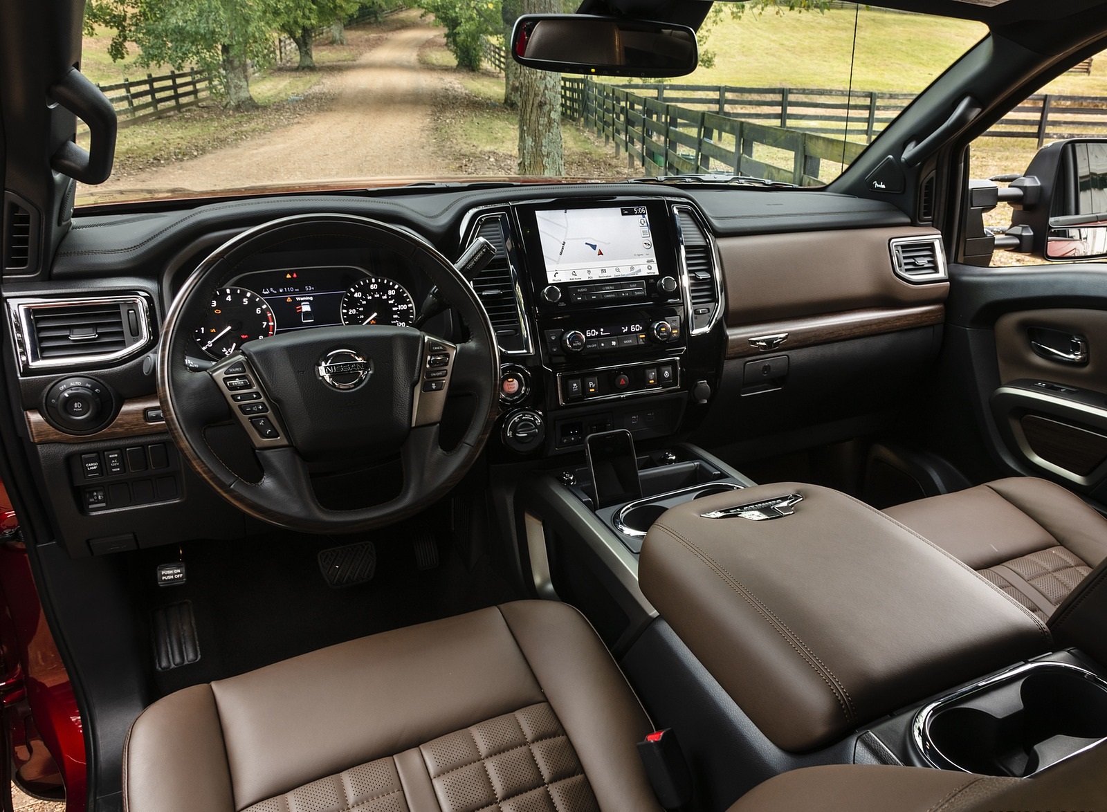 2020 Nissan TITAN XD Platinum Reserve Interior Wallpapers #28 of 29