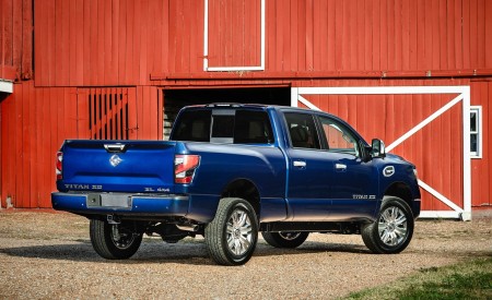 2020 Nissan TITAN XD SL Rear Three-Quarter Wallpapers 450x275 (7)