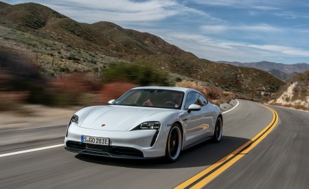 2020 Porsche Taycan 4S (Color: Carrara White Metallic) Front Three-Quarter Wallpapers 450x275 (128)