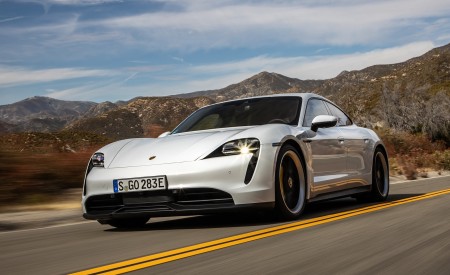 2020 Porsche Taycan 4S (Color: Carrara White Metallic) Front Three-Quarter Wallpapers 450x275 (130)