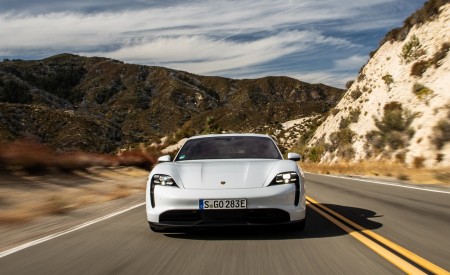 2020 Porsche Taycan 4S (Color: Carrara White Metallic) Front Wallpapers 450x275 (132)
