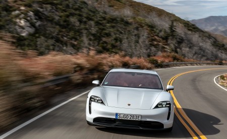 2020 Porsche Taycan 4S (Color: Carrara White Metallic) Front Wallpapers 450x275 (135)