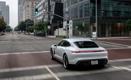 2020 Porsche Taycan 4S (Color: Carrara White Metallic) Rear Three-Quarter Wallpapers 450x275 (151)