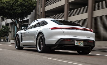 2020 Porsche Taycan 4S (Color: Carrara White Metallic) Rear Three-Quarter Wallpapers 450x275 (152)