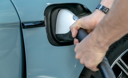 2020 Porsche Taycan 4S (Color: Frozen Blue Metallic) Charging Wallpapers 450x275 (104)