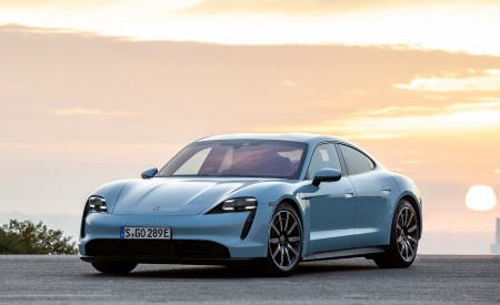 2020 Porsche Taycan 4S (Color: Frozen Blue Metallic) Front Three-Quarter Wallpapers 450x275 (74)