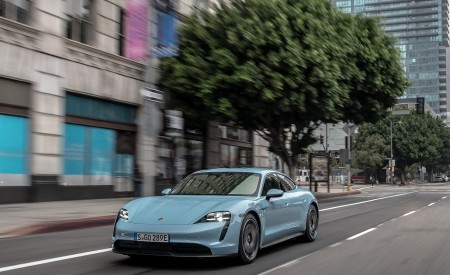 2020 Porsche Taycan 4S (Color: Frozen Blue Metallic) Front Three-Quarter Wallpapers 450x275 (63)