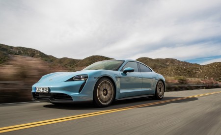 2020 Porsche Taycan 4S (Color: Frozen Blue Metallic) Front Three-Quarter Wallpapers 450x275 (38)
