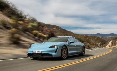 2020 Porsche Taycan 4S (Color: Frozen Blue Metallic) Front Three-Quarter Wallpapers 450x275 (39)