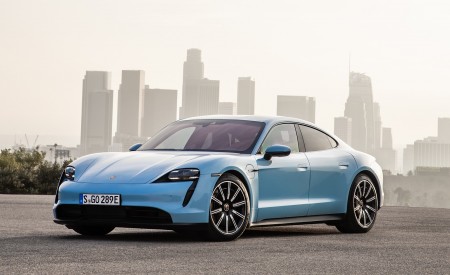 2020 Porsche Taycan 4S (Color: Frozen Blue Metallic) Front Three-Quarter Wallpapers 450x275 (78)